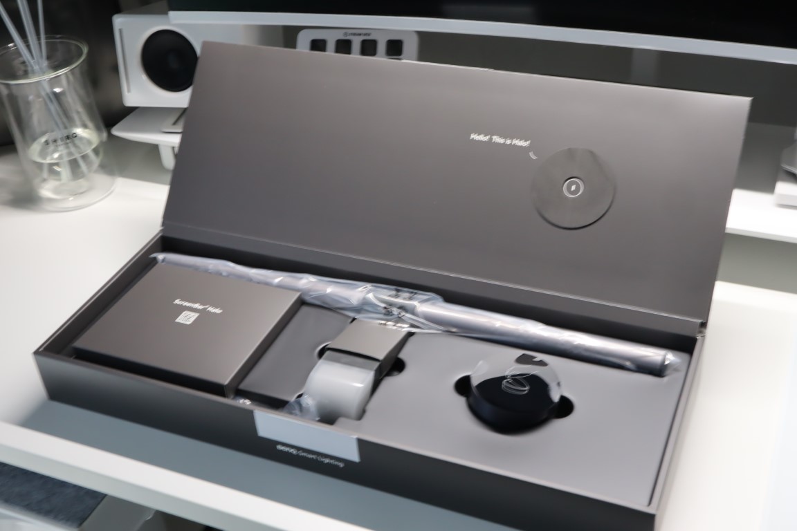 モニターライト【BenQ ScreenBar Halo】をレビュー。無線リモコンと