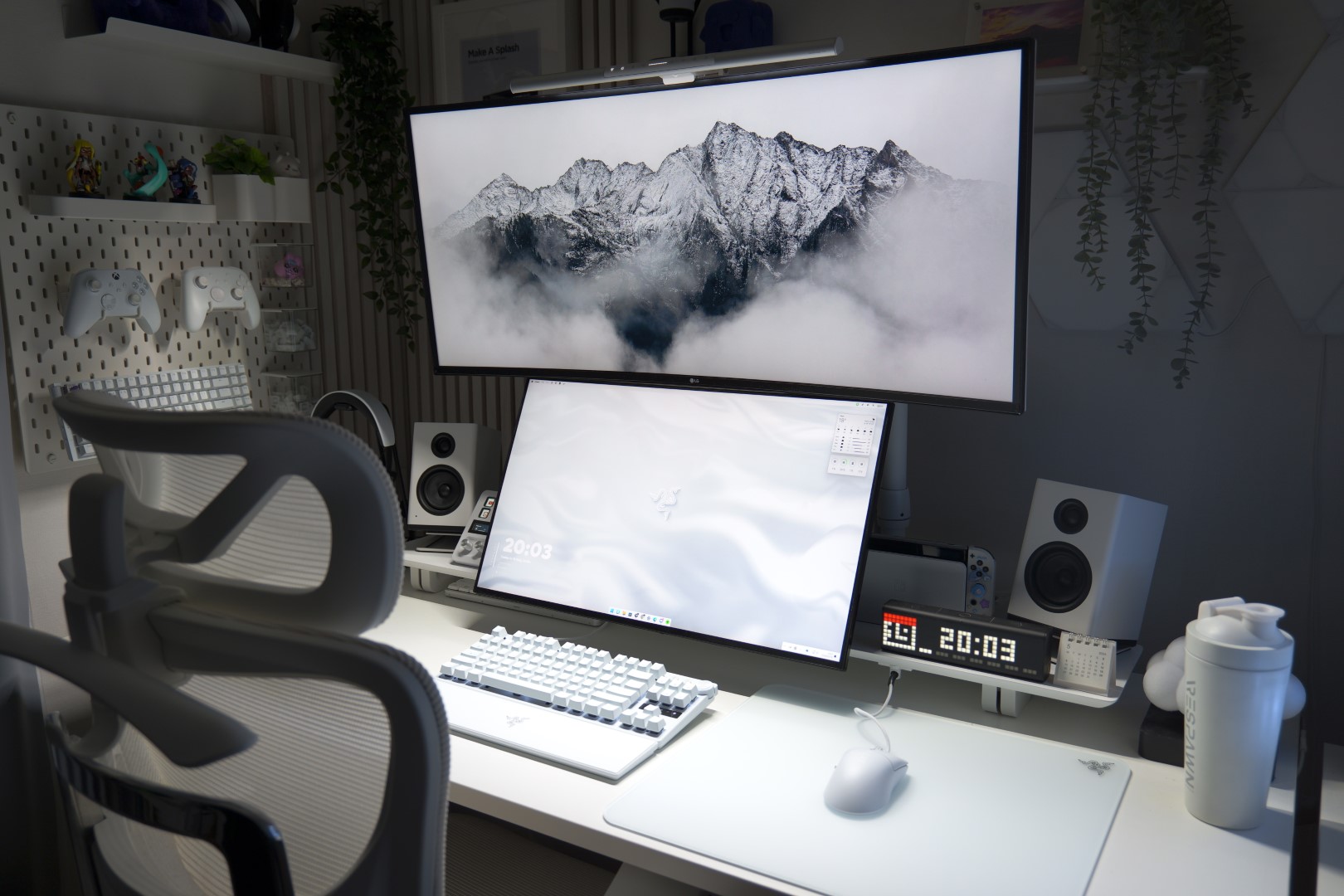 モニターライト【BenQ ScreenBar Pro】をレビュー。自動点灯＆白デスク