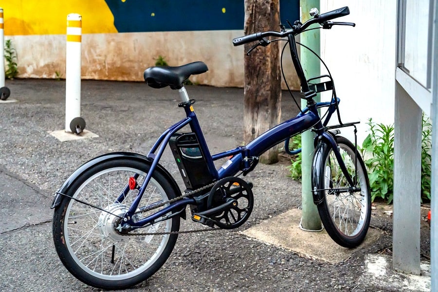 公道はますます危険地帯に？ アシスト自転車と見分けが付かない「フル