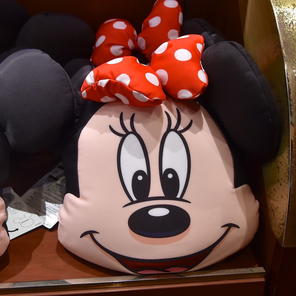 ネックピローにも変身！東京ディズニーランド「ミッキー&ミニー