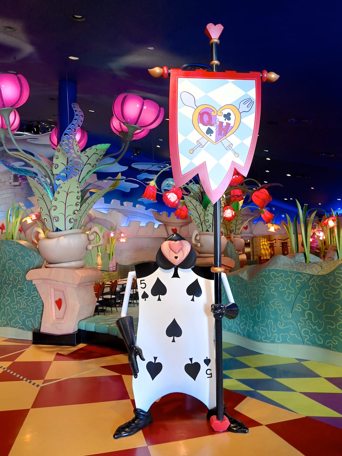 クイーン・オブ・ハートのバンケットホール」デザイン！東京