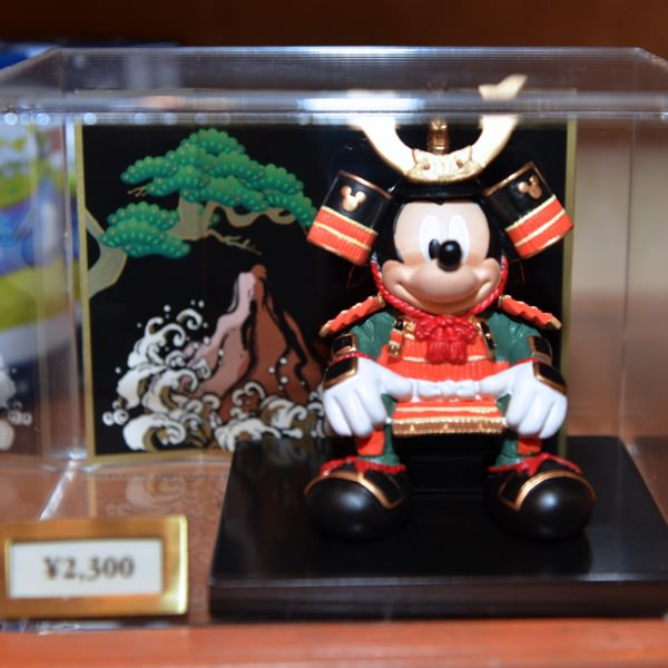 ディズニーランドの節句用五月人形&初登場のぬいぐるみバッジ -