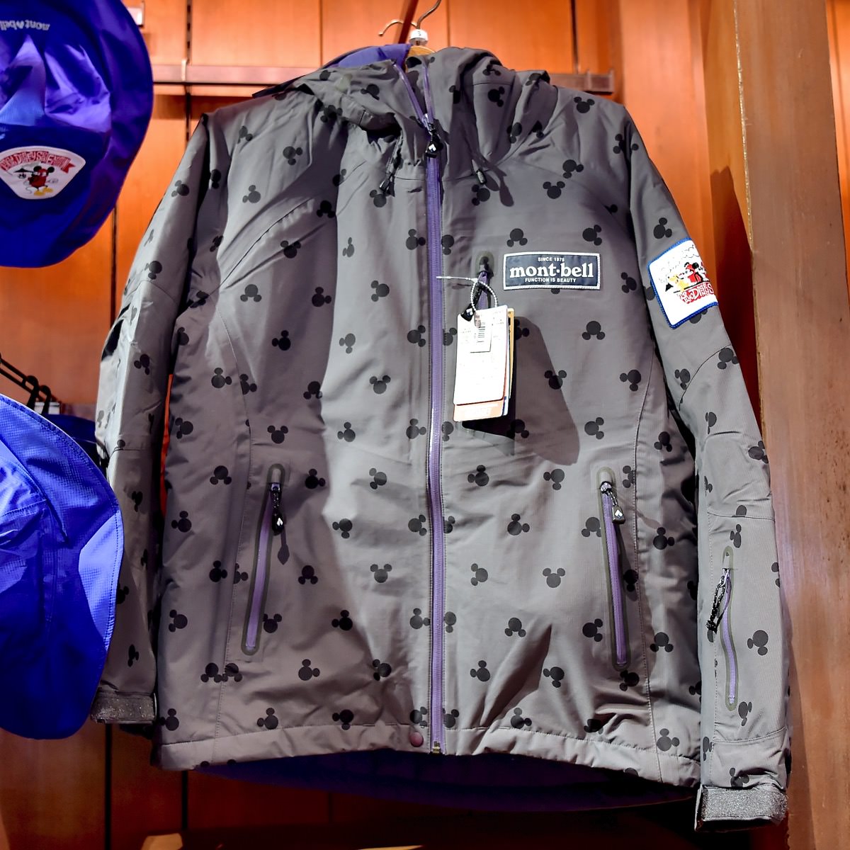 ディズニーシー限定☆mont-bell(モンベル)コラボアウタージャケット -