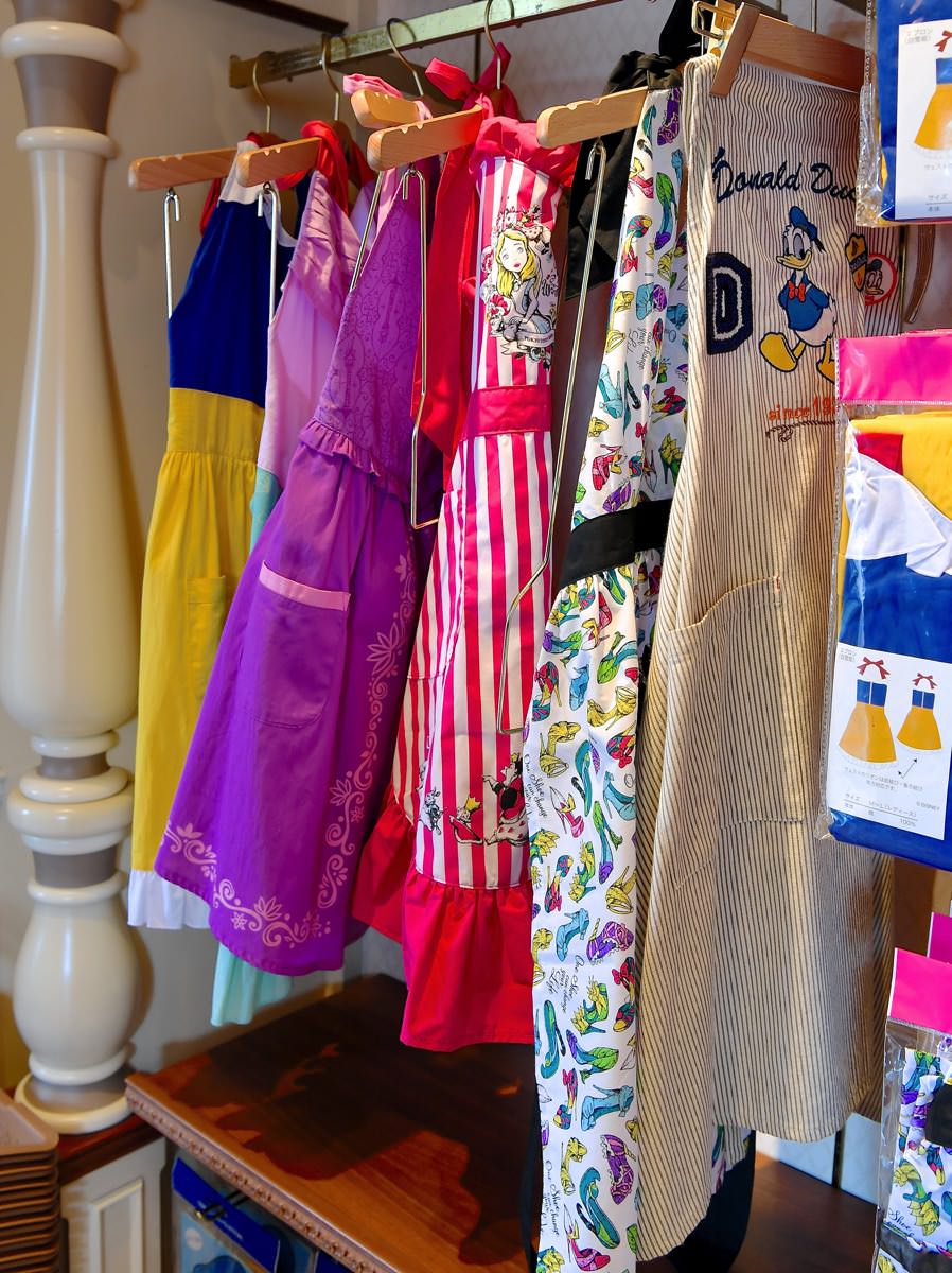 プリンセスやプーさんデザインも☆東京ディズニーランドのエプロンまとめ -