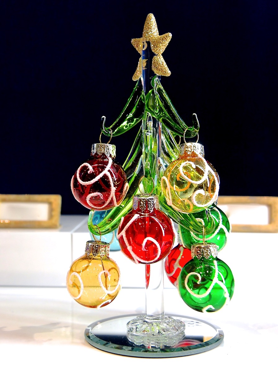 ディズニーキャラがカラフルなオーナメントに！東京ディズニーランド