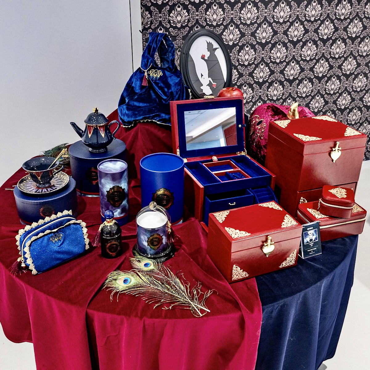 5人のディズニーヴィランズをコンセプトに開発した「VILLAINS