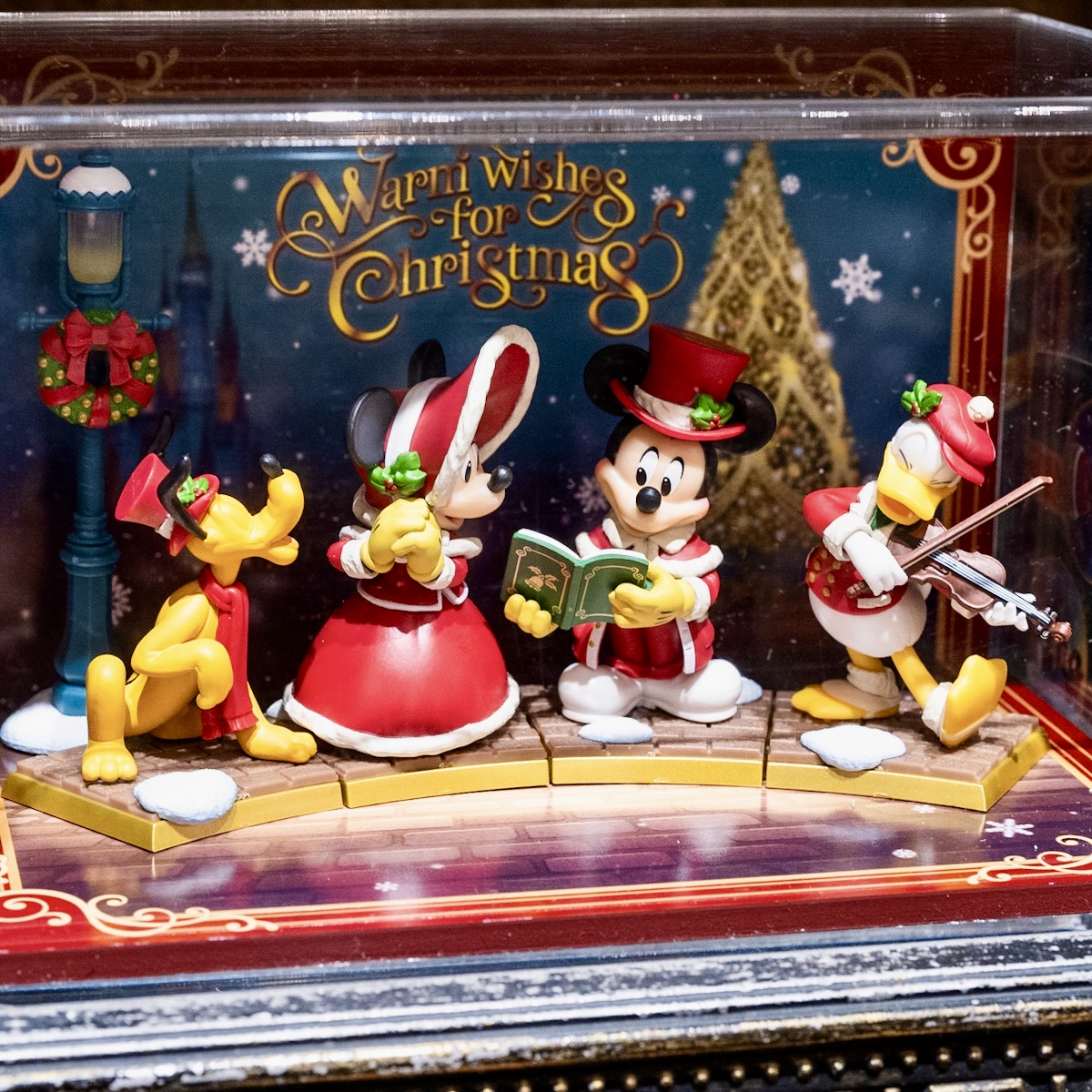 クリスマスの音楽を奏でるミッキーマウスたち！東京ディズニーランド