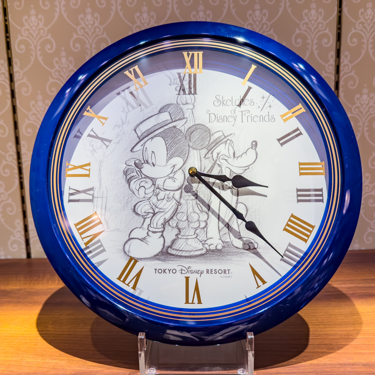 待ち合わせをしているミッキーマウスとプルートをデザイン！東京