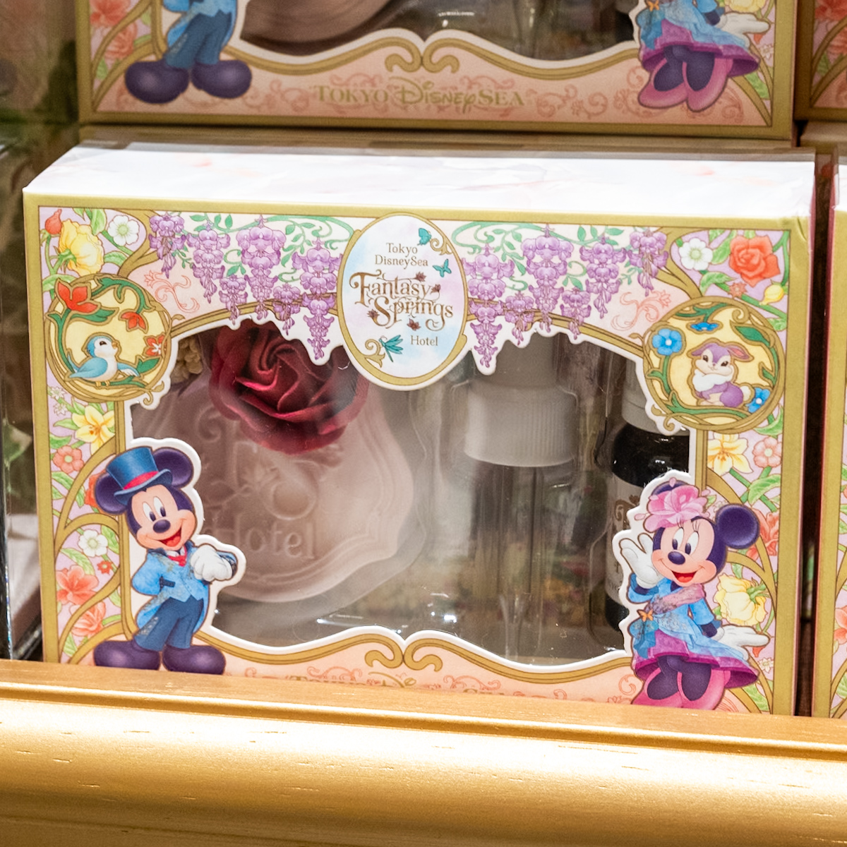 客室の壁画をモチーフにしたタペストリーも！東京ディズニーシー