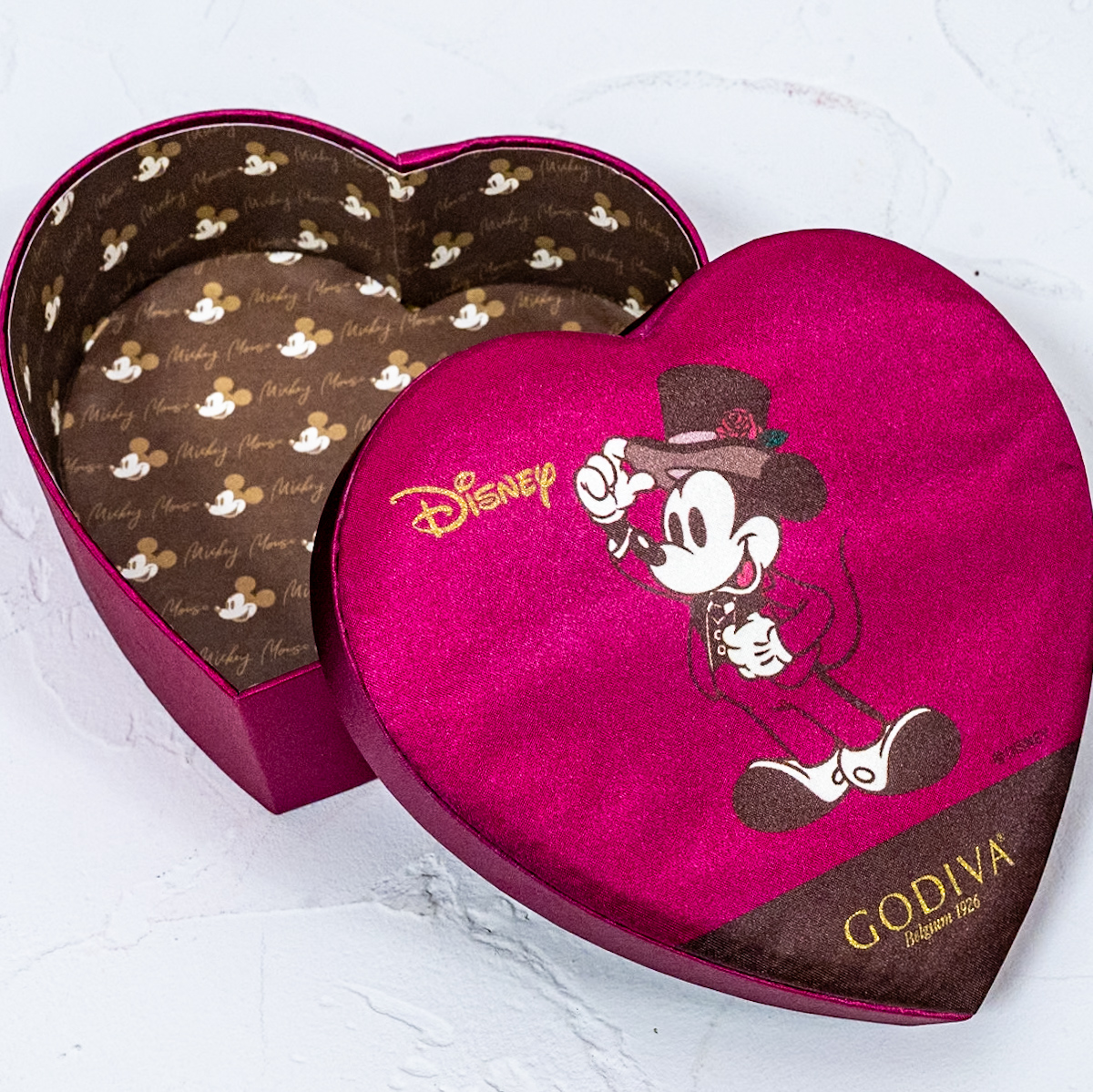 ミッキー、『美女と野獣』デザイン！ディズニーストア「ゴディバ」共同