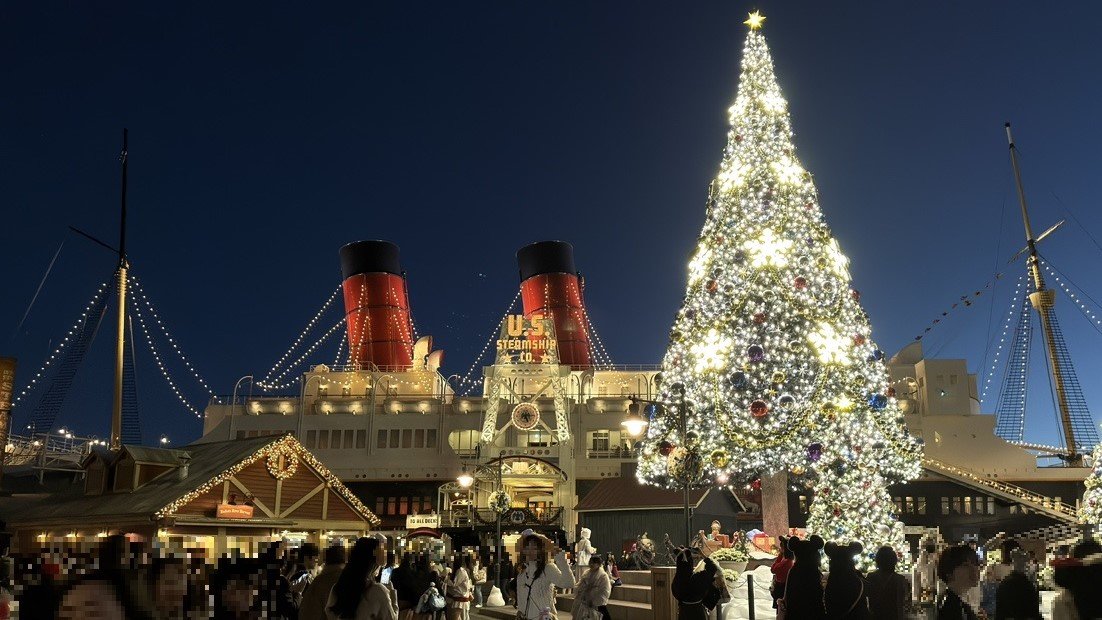 ディズニーシー クリスマスに思わずうっとり！夜のイルミできらびやか
