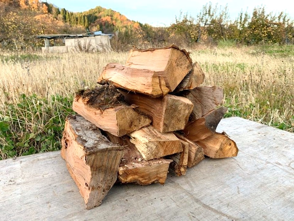 人気のリンゴ薪「津軽の灯り」の秘密を徹底解説！ | メヤマキ