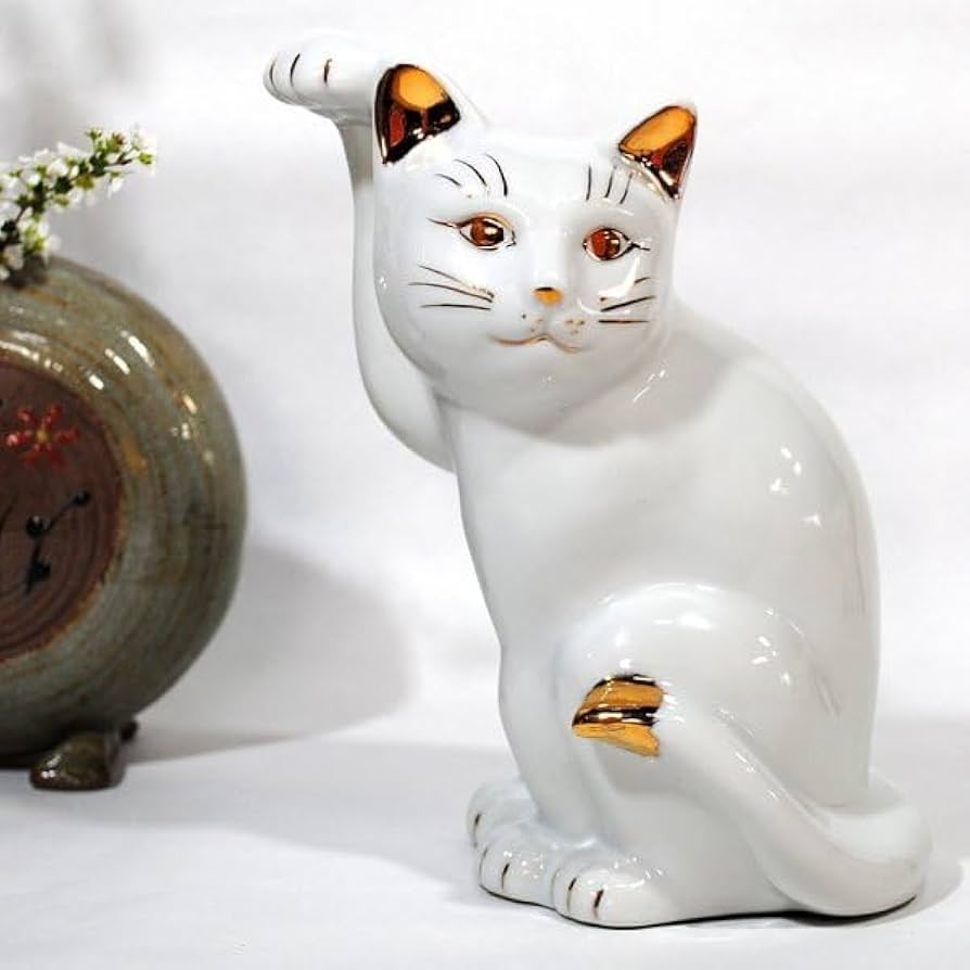 Amazon.co.jp: 瀬戸焼 招き猫 日本製 横猫ホワイト本金 17.5㎝ 右手