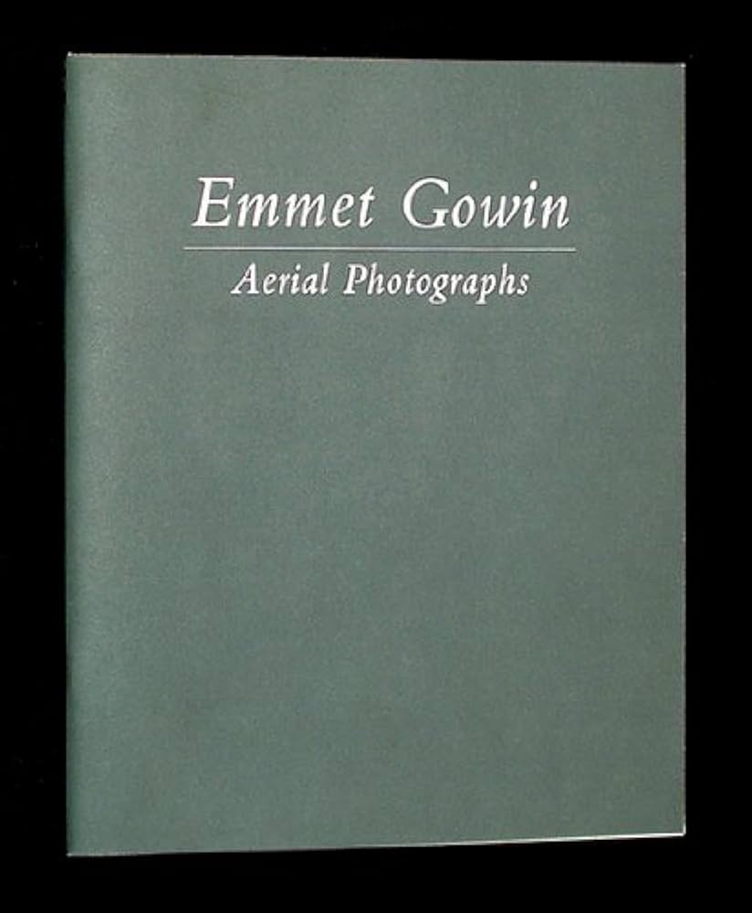 Amazon.co.jp: Emmet Gowin: Aerial photographs : 本