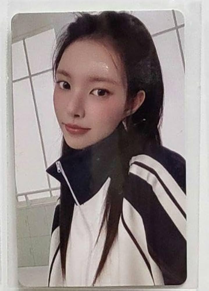 Amazon.co.jp: illit ユナ ラキドロ 韓国 ポップアップ限定 公式トレカ