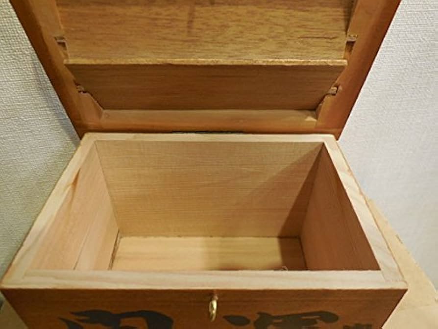 Amazon.co.jp: 成田山 賽銭箱貯金箱（鍵付き） : おもちゃ