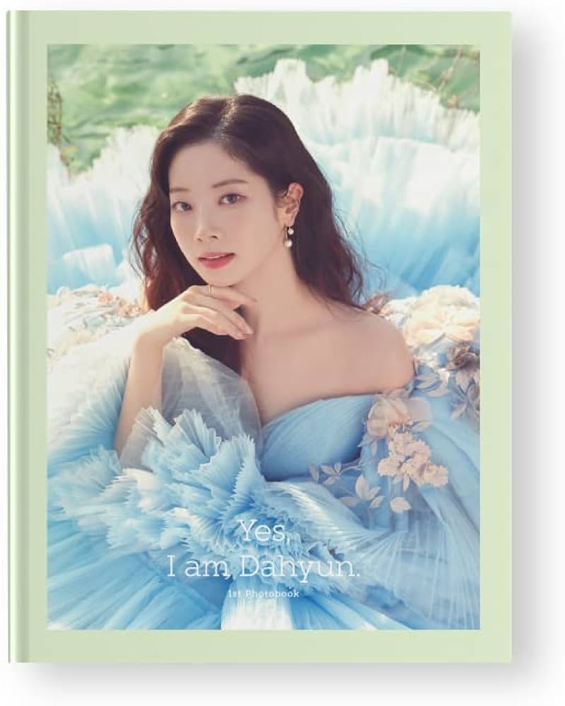 DAHYUN TWICE - Yes, I am Dahyun. 1ST PHOTOBOOK (Apple green ver