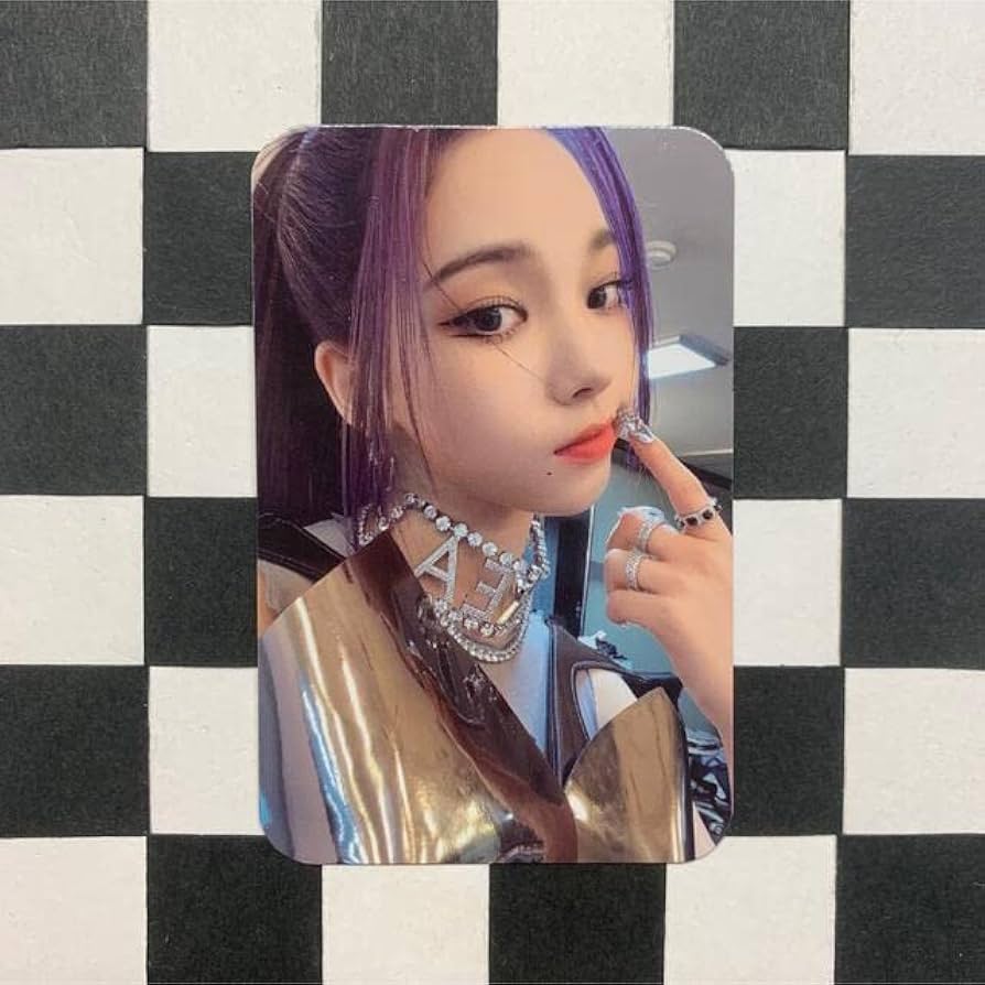 Amazon.co.jp: aespa Girls Deluxe Box SGS Trading Card Karina 2