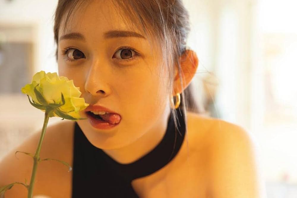 Amazon.co.jp: ゆうちゃみ写真集『ゆうな』 : 西條 彰仁: 本