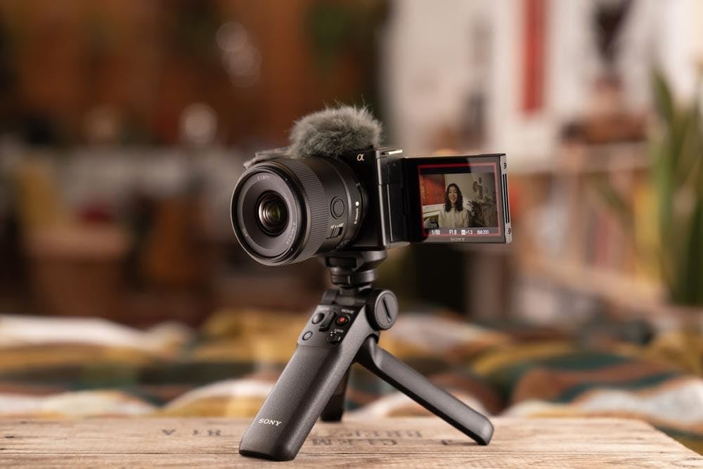 Amazon.com : Sony E 11 mm F1.8 | APS-C Wide Angle Prime Lens