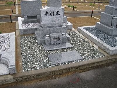 Amazon｜お墓 墓石 洋型三段のお墓 白御影石 石材のみ｜仏壇