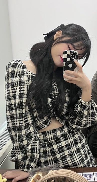 Amazon.co.jp: EVERGLOW イユ 直筆サイン入り チェキ ポラロイド