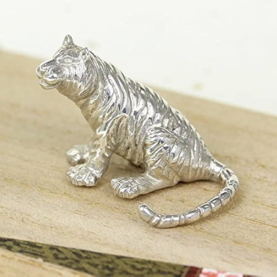 Amazon.co.jp: 干支 置物 銀製 虎・寅・とら 座虎 （梅都工房作品