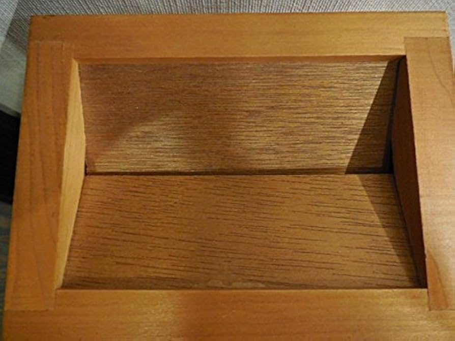 Amazon.co.jp: 成田山 賽銭箱貯金箱（鍵付き） : おもちゃ