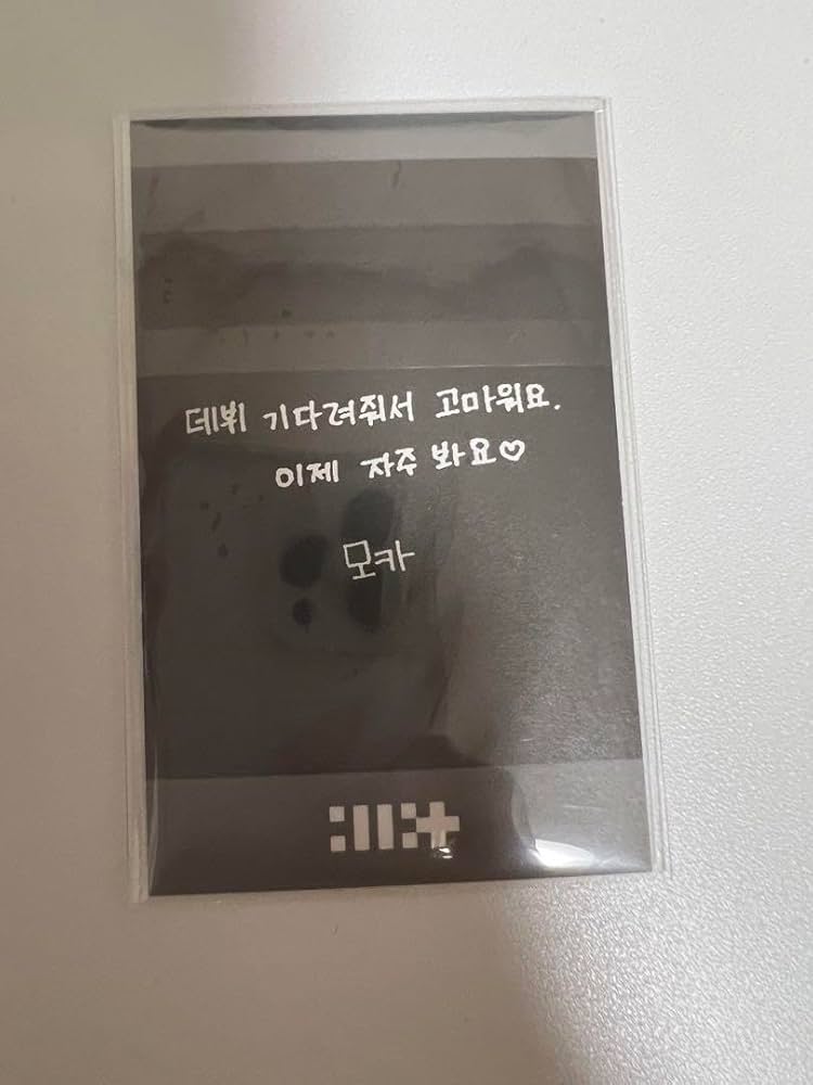 Amazon.co.jp: ILLIT モカ デビューショーケース トレカ チェキ : おもちゃ