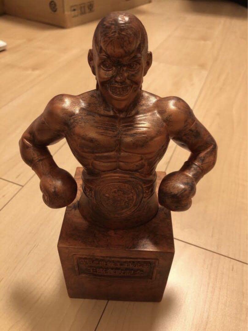 Amazon | はじめの一歩 鷹村の胸像 世界J. ミドル級王座奪取記念像