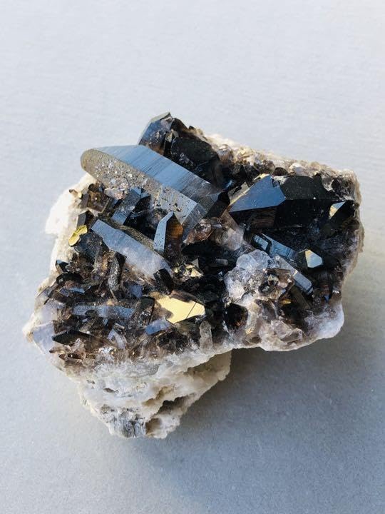 Amazon.co.jp: 極上 黒水晶モリオンクラスター 原石 浄化 置物No2 C