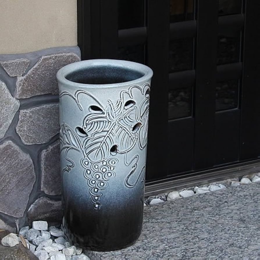 Amazon｜信楽焼 ぶどう透かし彫傘立て しがらき焼 笠立て 陶器