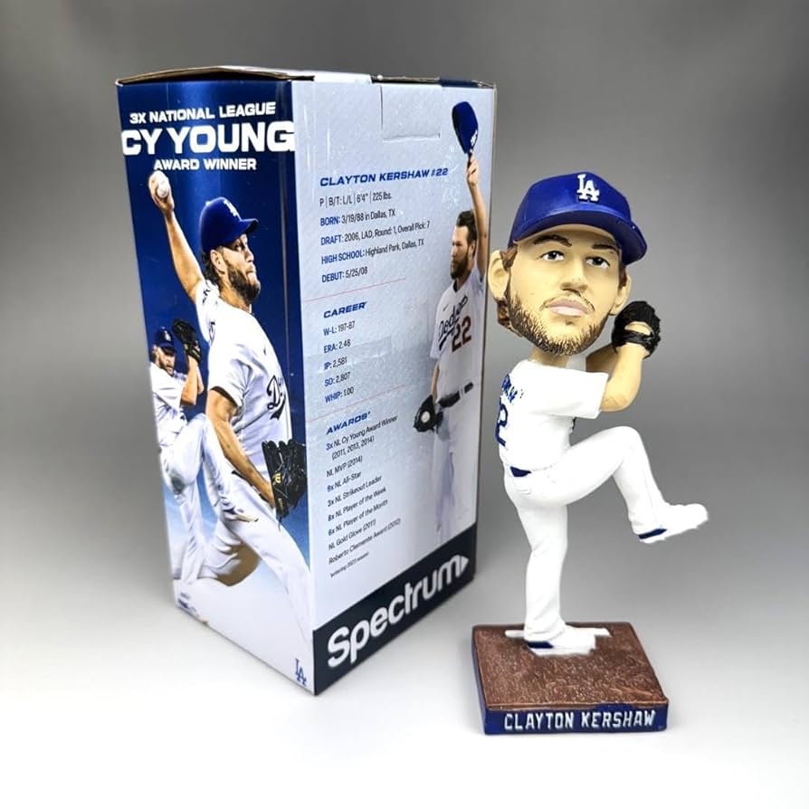 クレイトン・カーショウドジャースタジアム 60周年記念球場配布