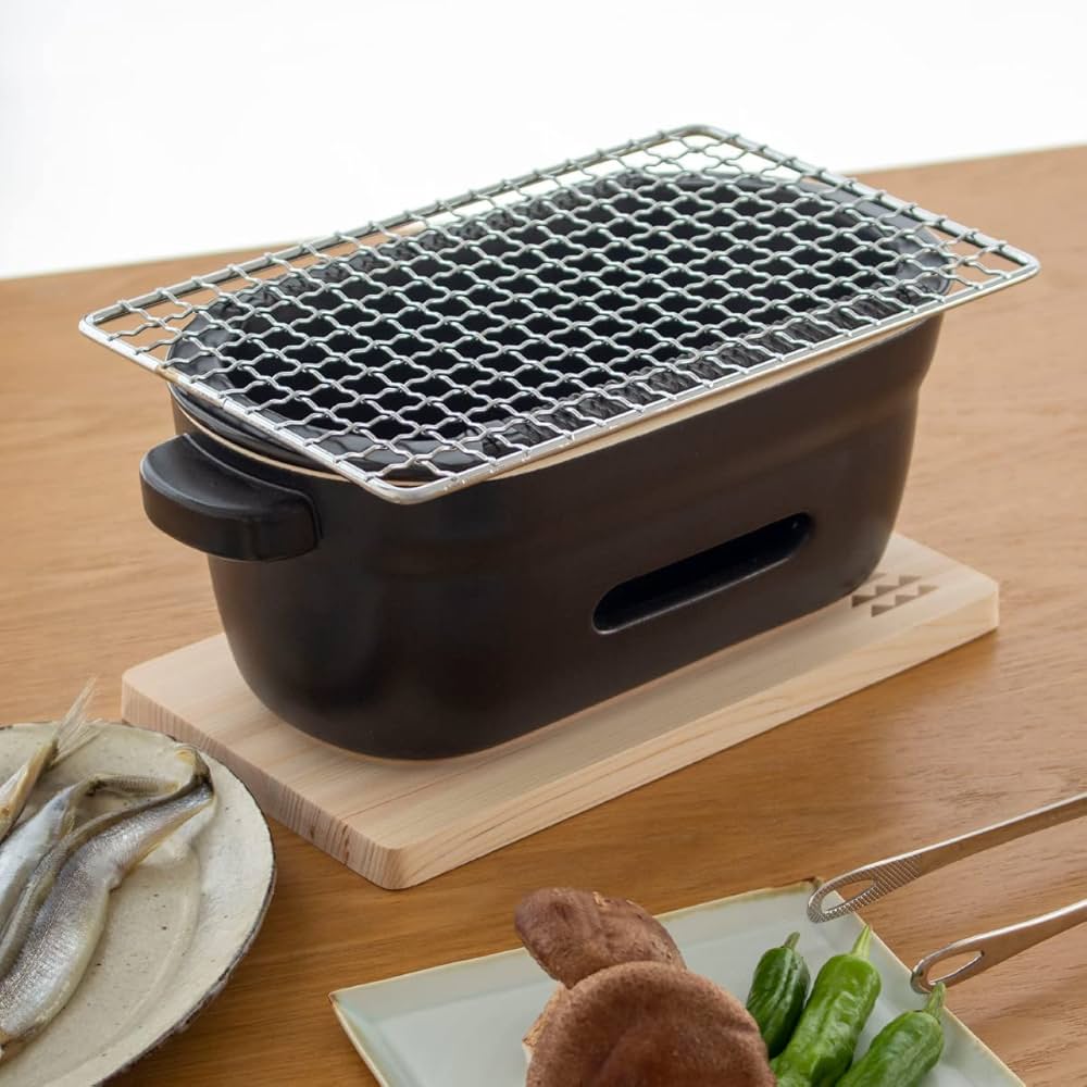 Amazon.co.jp: かもしか道具店 陶の炭火コンロ 角 黒 角網・敷板付き