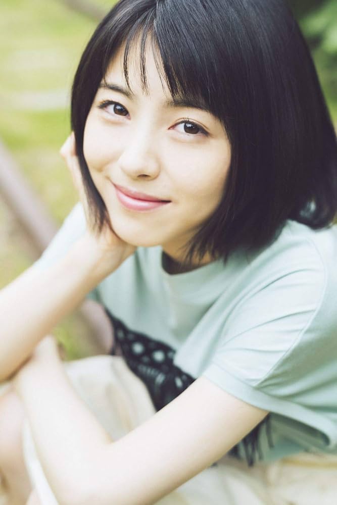 Amazon.co.jp 限定】浜辺美波 2020カレンダーブック 限定絵柄ポスト