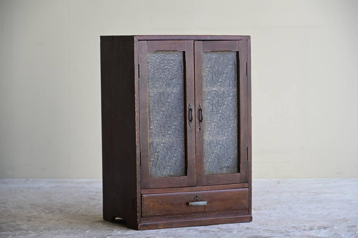 Amazon.co.jp: 【骨董品】レトロ本棚ガラス扉付き無垢材木製収納家具