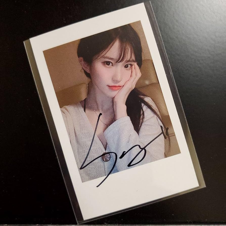 Amazon.co.jp: fromis_9 ハヨン 直筆サイン入りチェキ (9.W.T.) : おもちゃ