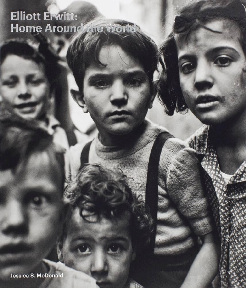 Amazon.com: Elliott Erwitt: Home Around the World: 9781597113694