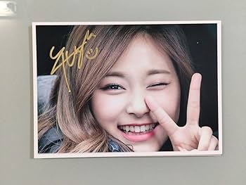 Amazon.co.jp: ツウィ直筆サイン入り2Lサイズ写真…TWICE… TZUYU : おもちゃ