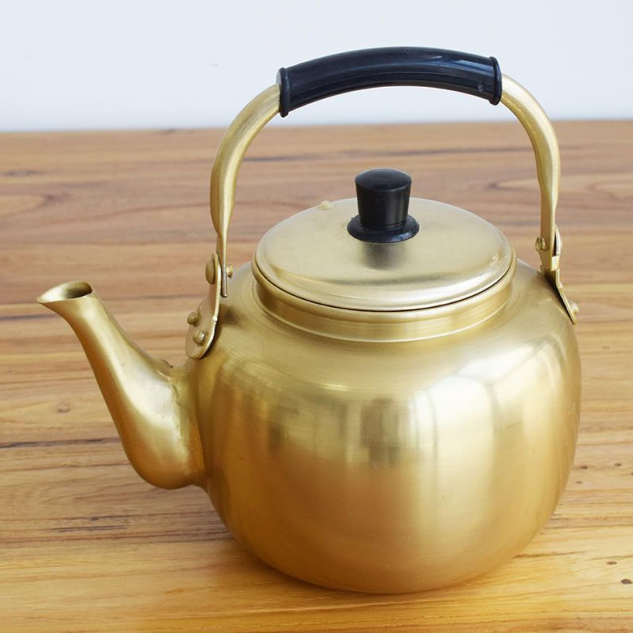 Amazon｜[LISHAwanzhu] 昔ながらのやかん1L 昔なつかし 金属 湯沸し