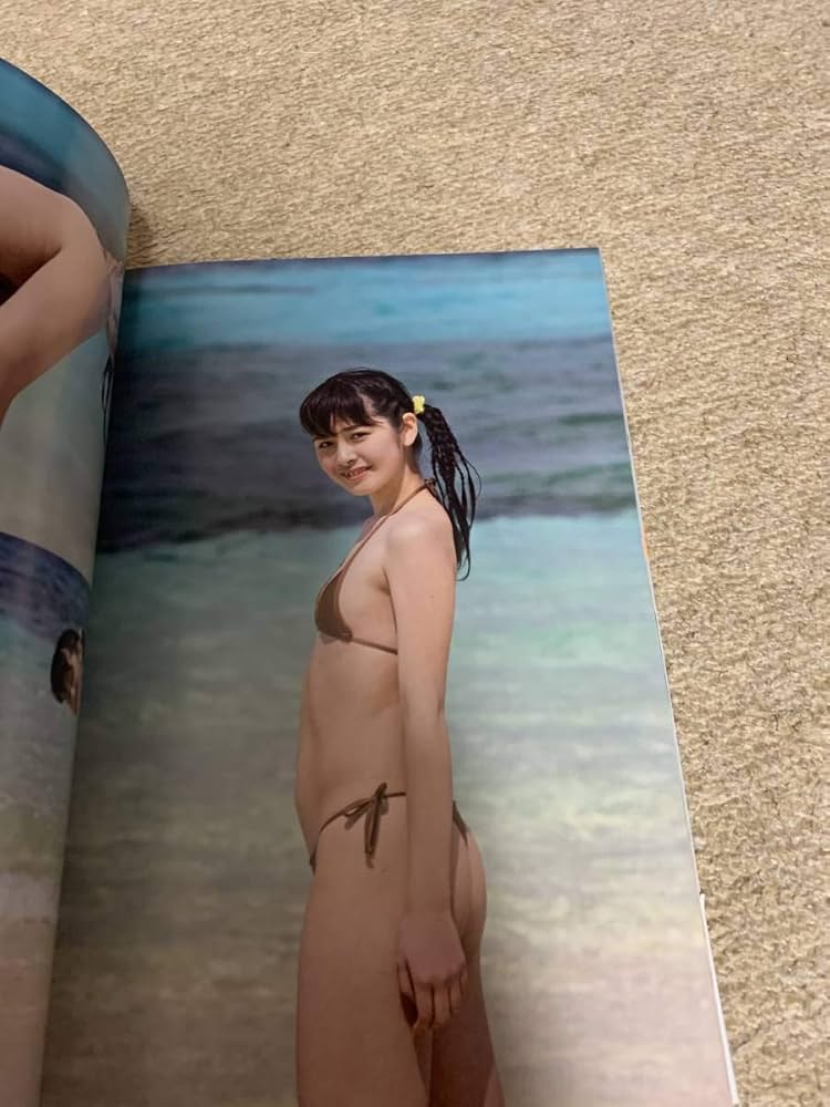 Amazon.co.jp: ジュニアアイドル 平井渚ファースト写真集「恋×夢」 : 本