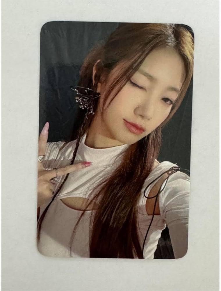 Amazon.co.jp: lesserafim カズハ トレカ サノク Perfect Night : おもちゃ