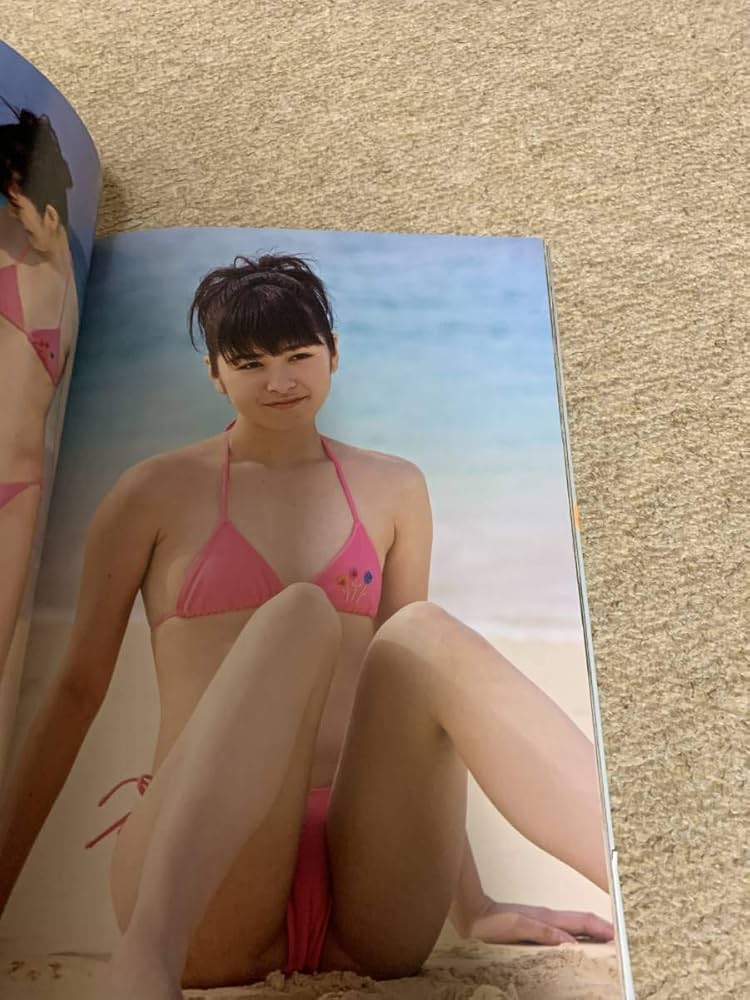 Amazon.co.jp: ジュニアアイドル 平井渚ファースト写真集「恋×夢」 : 本