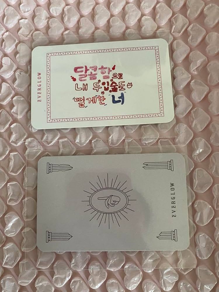 Amazon.co.jp: EVERGLOW エバグロ HUSH トレカ ミア : ホビー