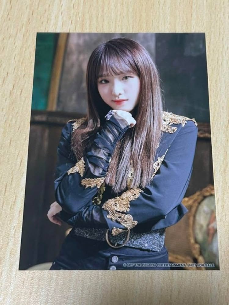 Amazon.co.jp: izone Vampire イェナ チェイェナ 生写真 トレカ : おもちゃ