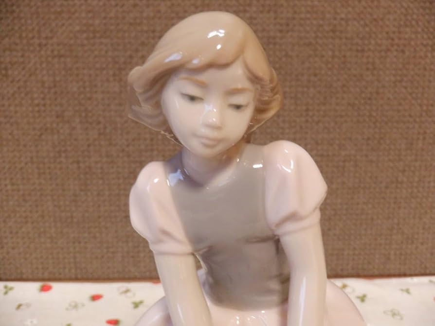 Amazon.co.jp: C5『NADAL（ナダル）陶製人形 フィギュリン花を