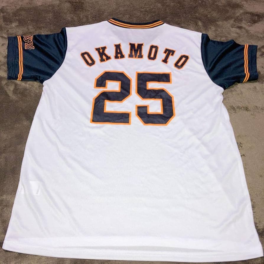 Amazon.co.jp: 巨人 読売ジャイアンツ 岡本和真 ユニフォームT