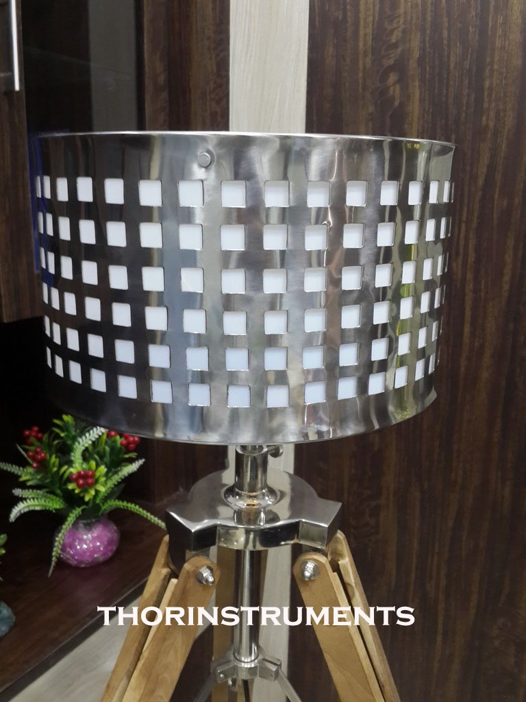 Amazon.co.jp : レトロ天然木アールデコ三脚フロアランプwithクローム