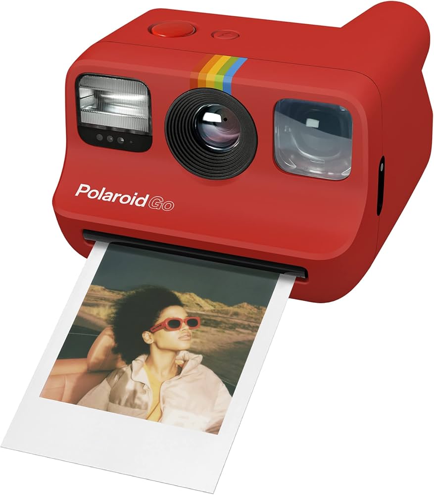 Amazon | Polaroid Go Analog Instant Camera (red) | インスタント