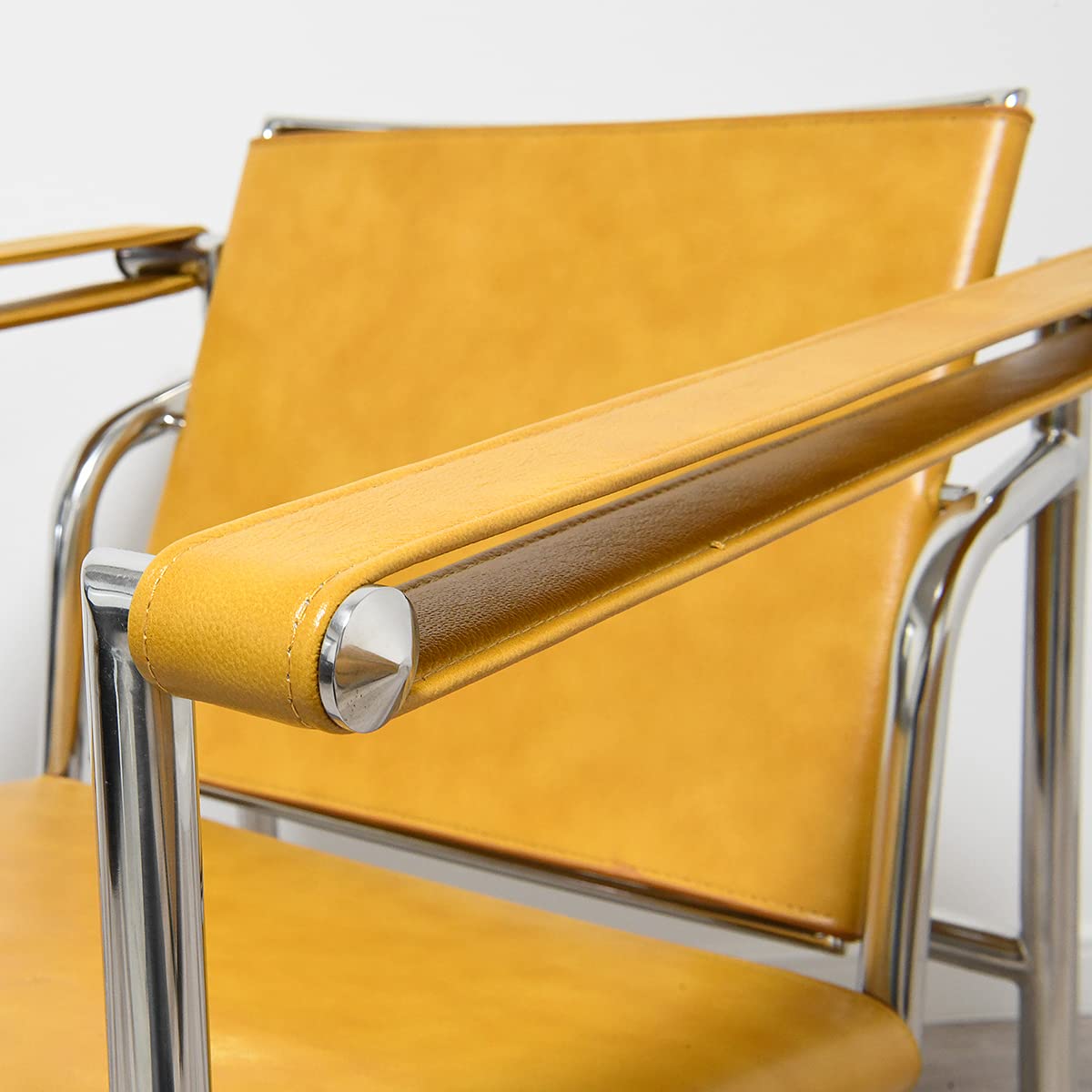 Amazon｜LC1スリングチェア レザー仕様 色タン ルコルビジェによる